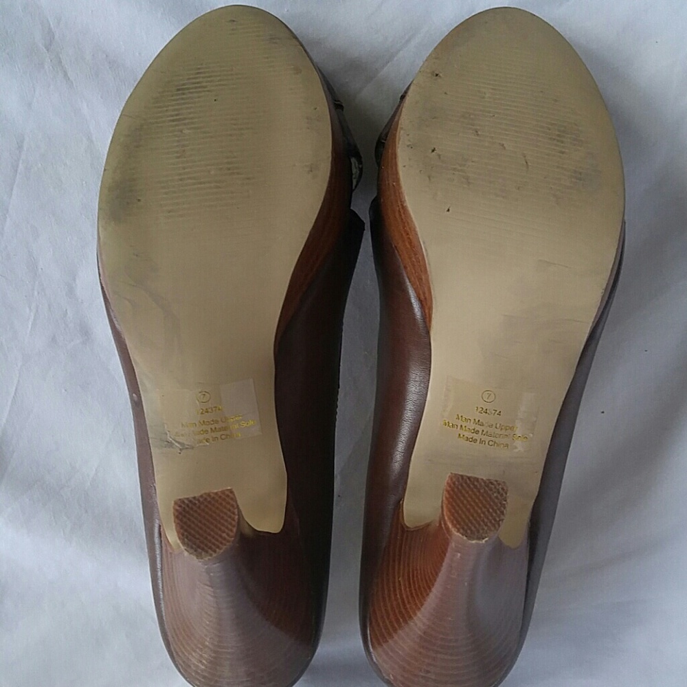 Shoes - Picture 6 of 8